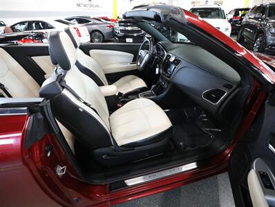 2013 Chrysler 200 Limited Convertible   - Photo 18 - Addison, IL 60101