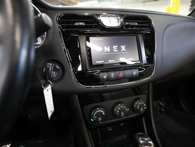 2013 Chrysler 200 Limited Convertible   - Photo 28 - Addison, IL 60101