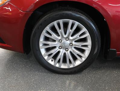 2013 Chrysler 200 Limited Convertible   - Photo 43 - Addison, IL 60101