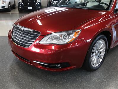 2013 Chrysler 200 Limited Convertible   - Photo 3 - Addison, IL 60101