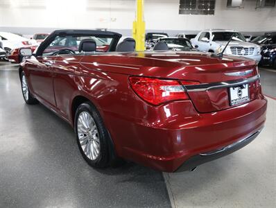2013 Chrysler 200 Limited Convertible   - Photo 13 - Addison, IL 60101