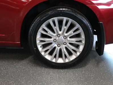 2013 Chrysler 200 Limited Convertible   - Photo 42 - Addison, IL 60101