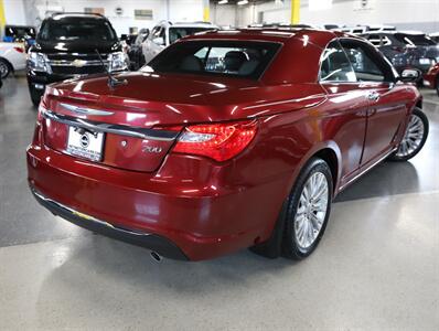 2013 Chrysler 200 Limited Convertible   - Photo 38 - Addison, IL 60101