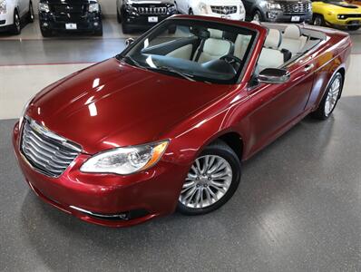 2013 Chrysler 200 Limited Convertible   - Photo 2 - Addison, IL 60101