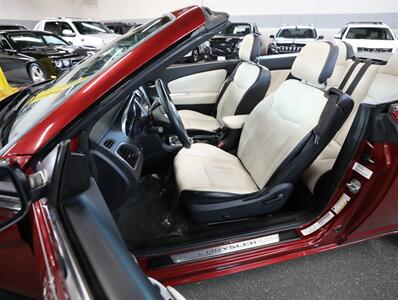 2013 Chrysler 200 Limited Convertible   - Photo 25 - Addison, IL 60101