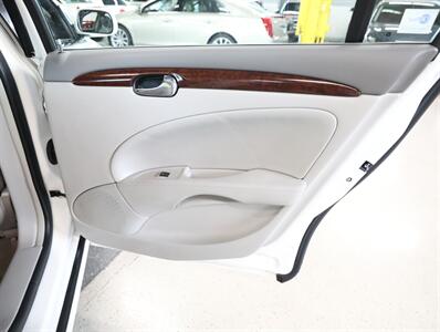 2011 Buick Lucerne CXL Premium   - Photo 19 - Addison, IL 60101