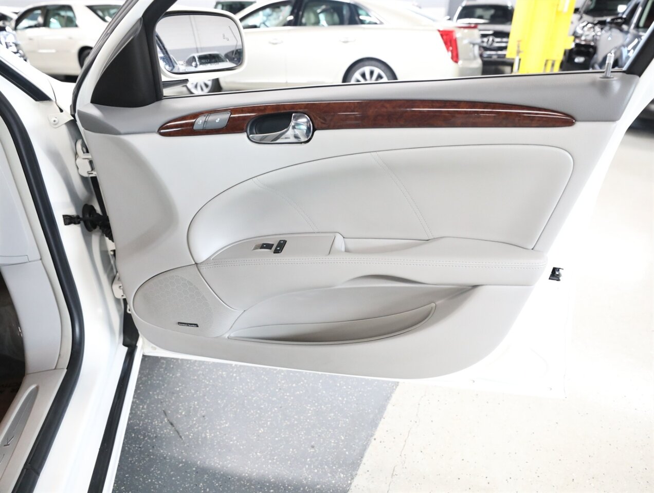 2011 Buick Lucerne CXL Premium - Photo 16 - Addison, IL 60101