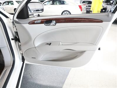 2011 Buick Lucerne CXL Premium   - Photo 16 - Addison, IL 60101