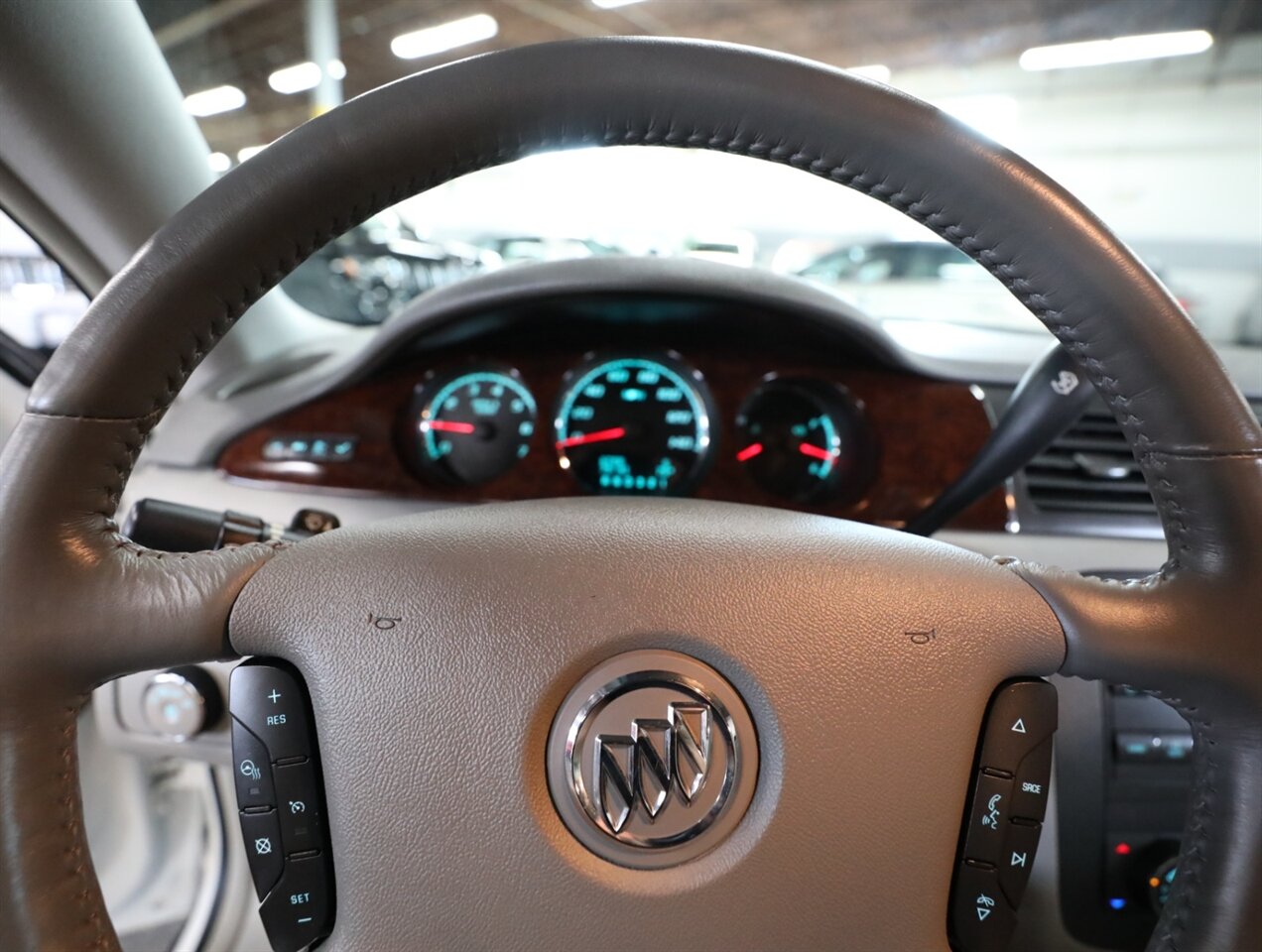 2011 Buick Lucerne CXL Premium - Photo 34 - Addison, IL 60101