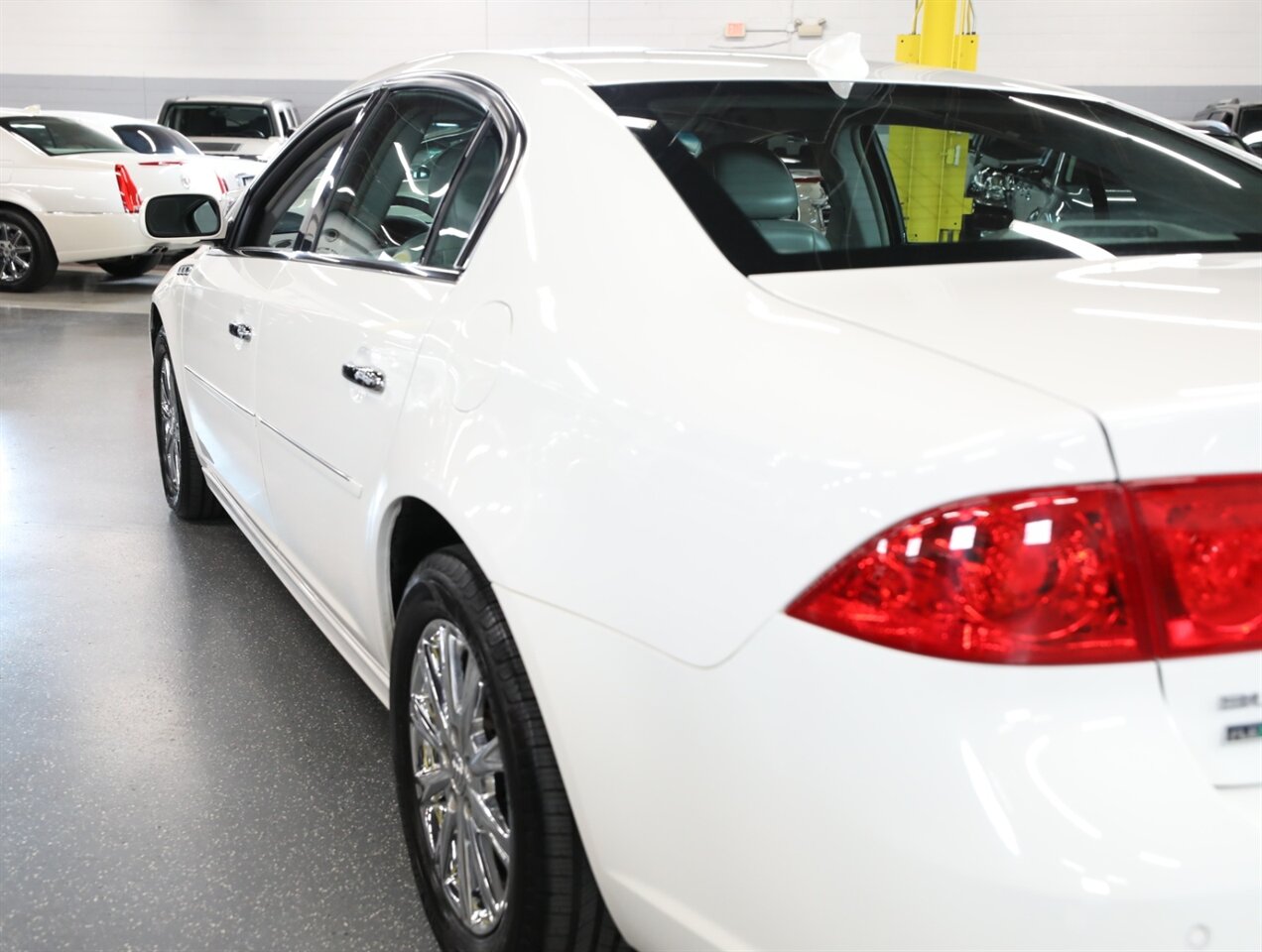 2011 Buick Lucerne CXL Premium - Photo 14 - Addison, IL 60101
