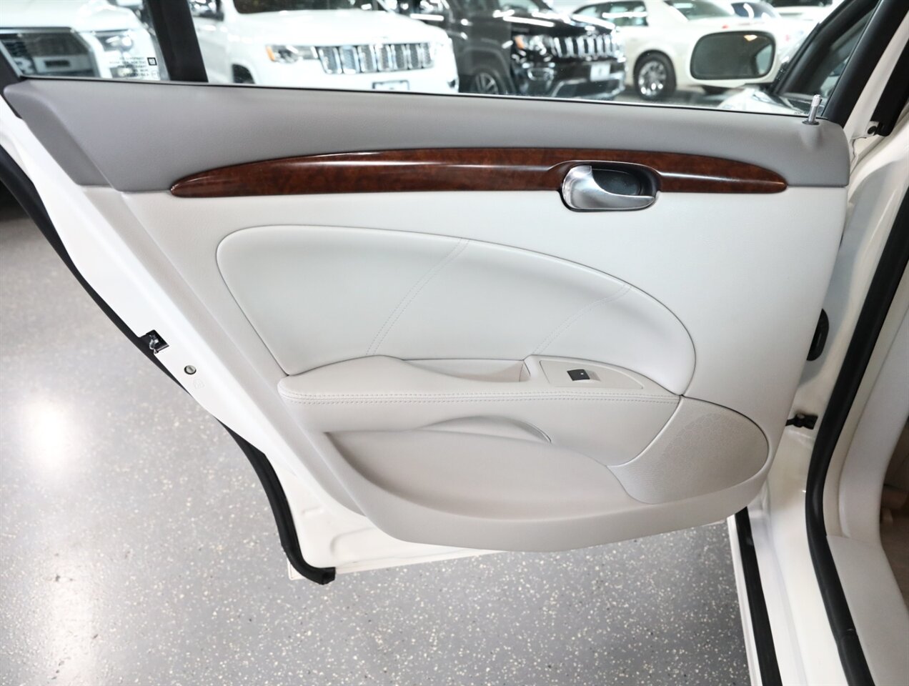 2011 Buick Lucerne CXL Premium - Photo 23 - Addison, IL 60101