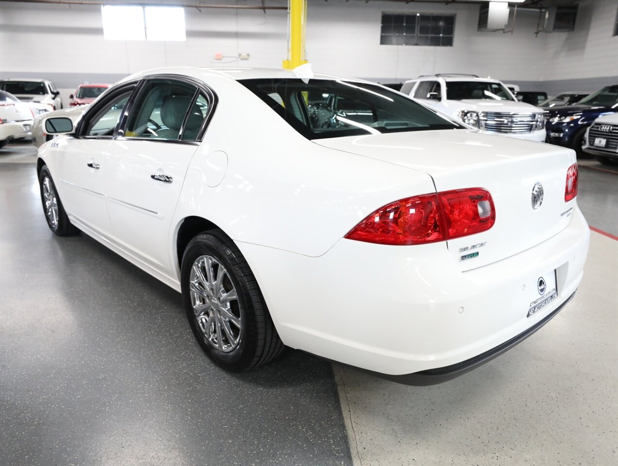 2011 Buick Lucerne CXL Premium - Photo 13 - Addison, IL 60101