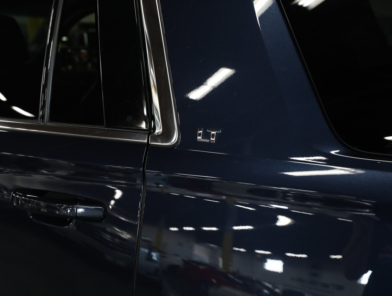 2019 Chevrolet Tahoe LT - Photo 13 - Addison, IL 60101