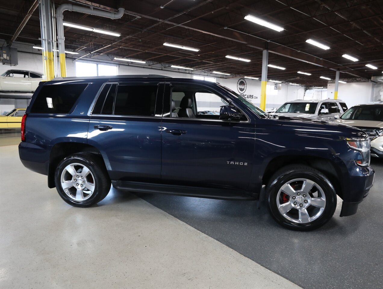 2019 Chevrolet Tahoe LT - Photo 8 - Addison, IL 60101