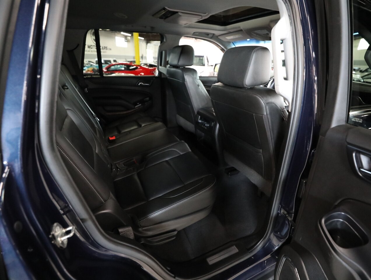 2019 Chevrolet Tahoe LT - Photo 19 - Addison, IL 60101