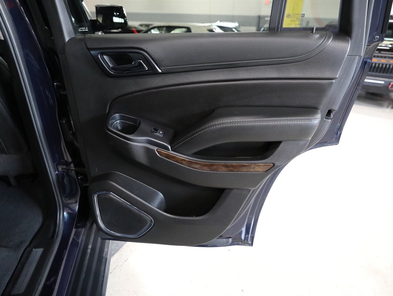 2019 Chevrolet Tahoe LT - Photo 18 - Addison, IL 60101