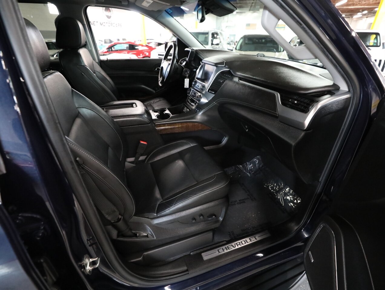 2019 Chevrolet Tahoe LT - Photo 16 - Addison, IL 60101