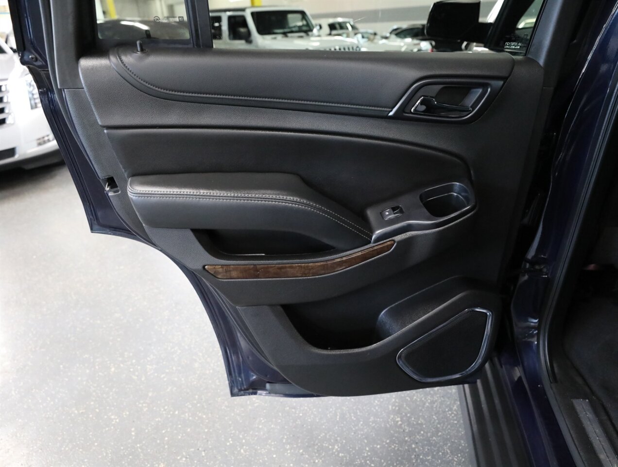 2019 Chevrolet Tahoe LT - Photo 26 - Addison, IL 60101