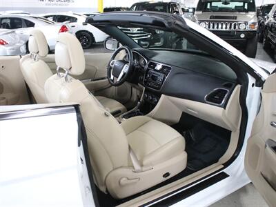 2012 Chrysler 200 Touring   - Photo 17 - Addison, IL 60101