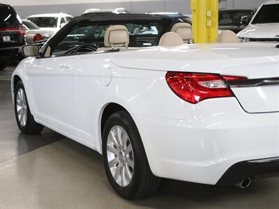 2012 Chrysler 200 Touring   - Photo 13 - Addison, IL 60101