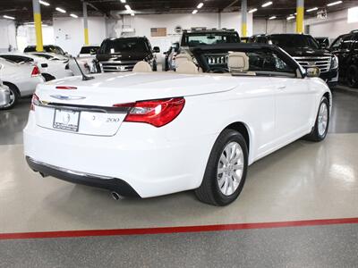 2012 Chrysler 200 Touring   - Photo 10 - Addison, IL 60101