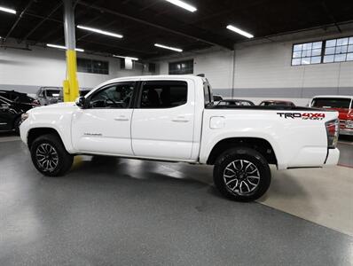 2021 Toyota Tacoma TRD Sport 4WD - Photo 18 - Addison, IL 60101