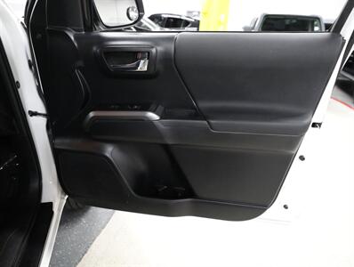 2021 Toyota Tacoma TRD Sport 4WD - Photo 19 - Addison, IL 60101