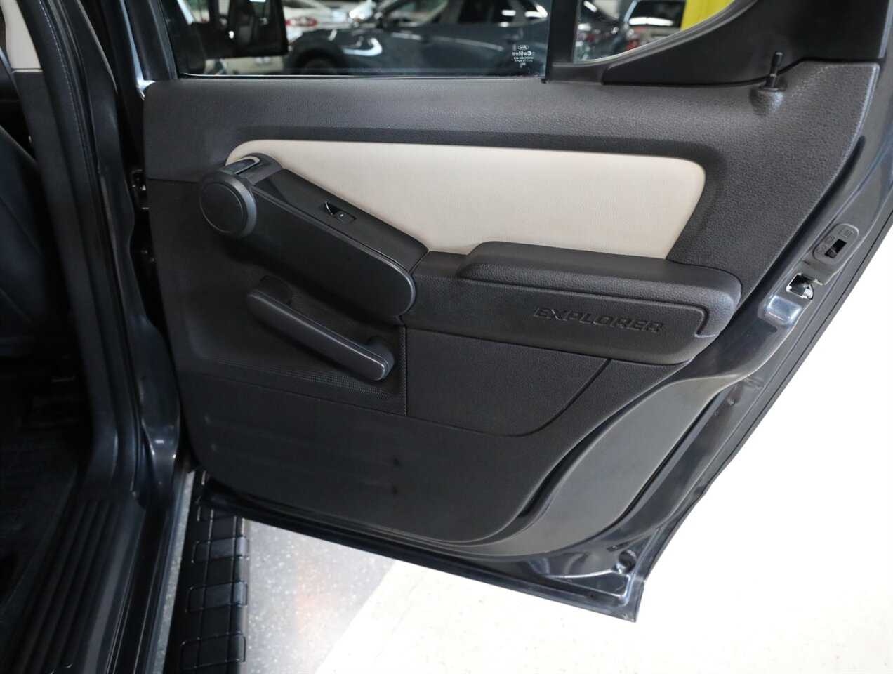 2009 Ford Explorer Sport Trac Limited - Photo 22 - Addison, IL 60101