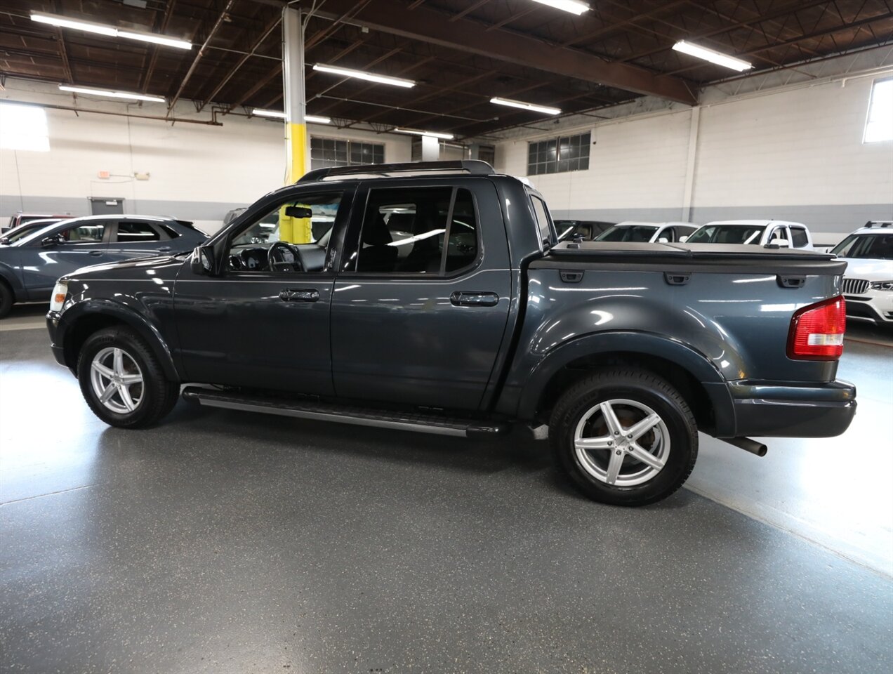 2009 Ford Explorer Sport Trac Limited - Photo 17 - Addison, IL 60101
