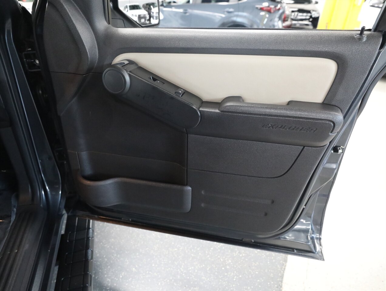 2009 Ford Explorer Sport Trac Limited - Photo 19 - Addison, IL 60101