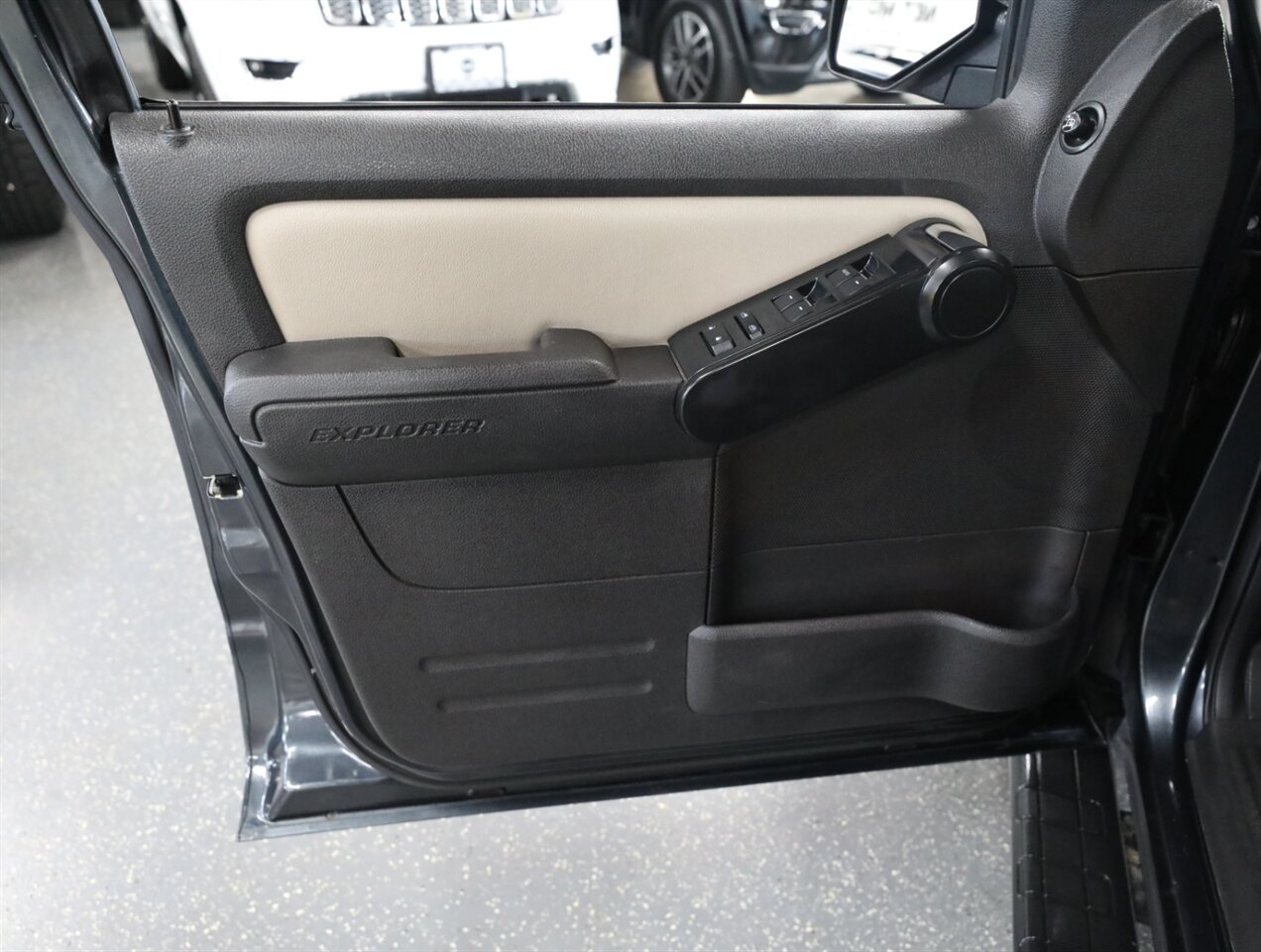 2009 Ford Explorer Sport Trac Limited - Photo 29 - Addison, IL 60101