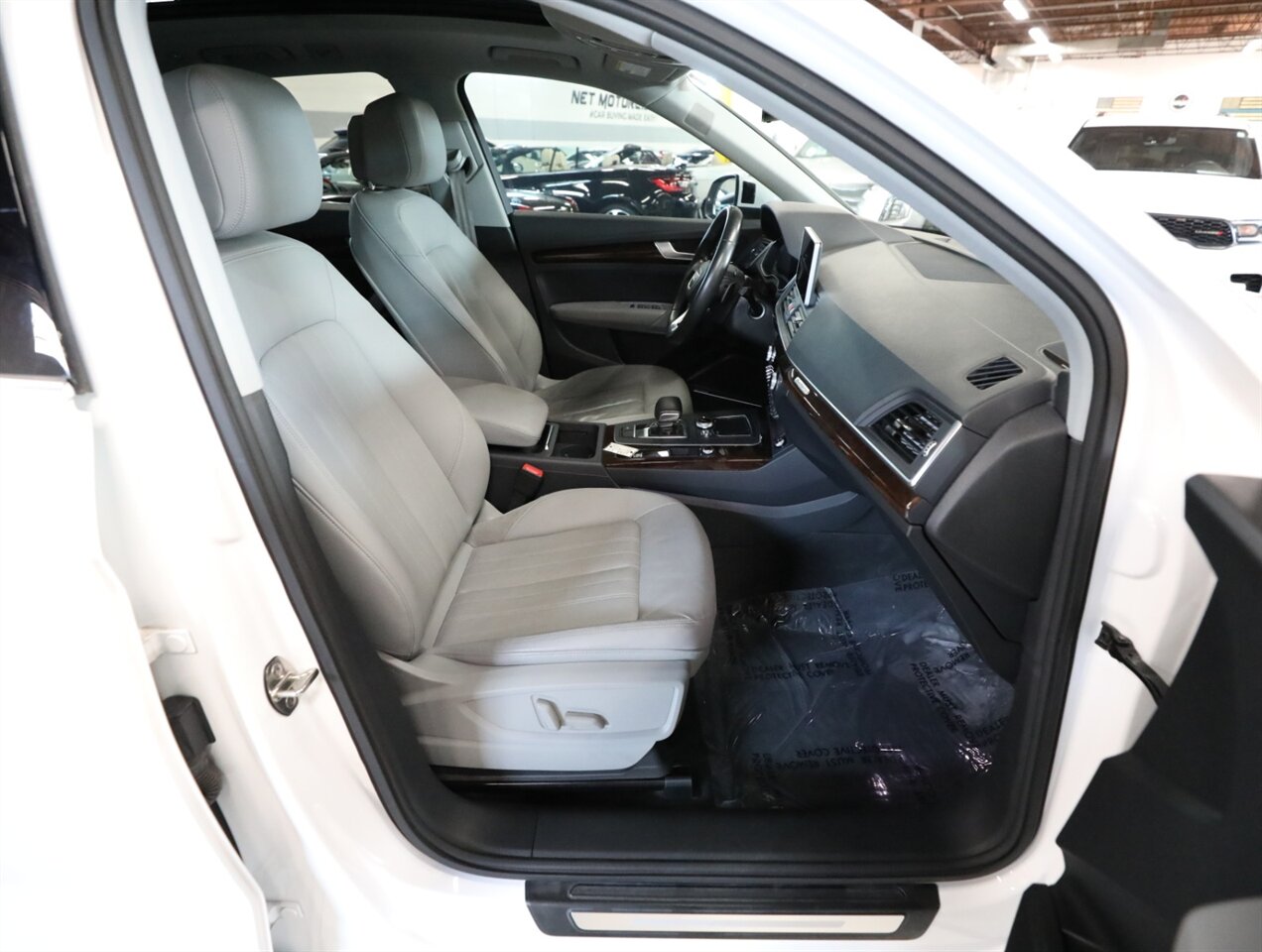 2018 Audi Q5 2.0T quattro Premium Plus - Photo 18 - Addison, IL 60101