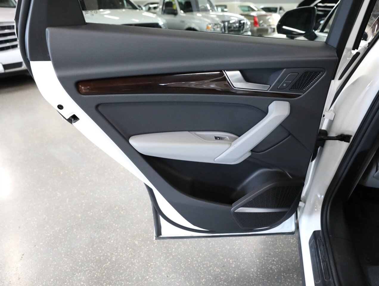 2018 Audi Q5 2.0T quattro Premium Plus - Photo 24 - Addison, IL 60101