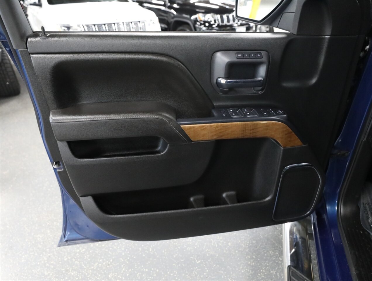 2017 Chevrolet Silverado 1500 LTZ - Photo 30 - Addison, IL 60101