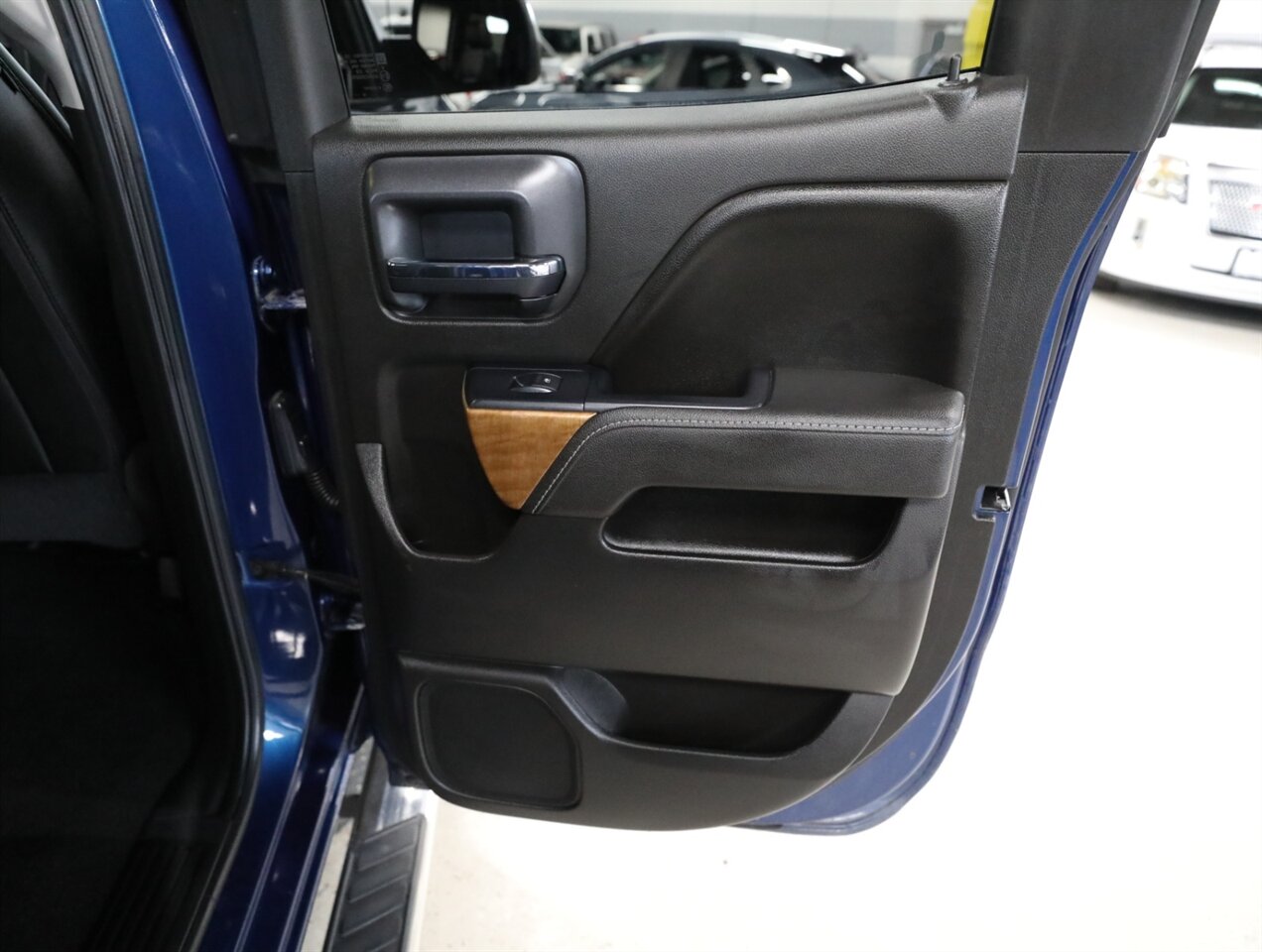 2017 Chevrolet Silverado 1500 LTZ - Photo 23 - Addison, IL 60101