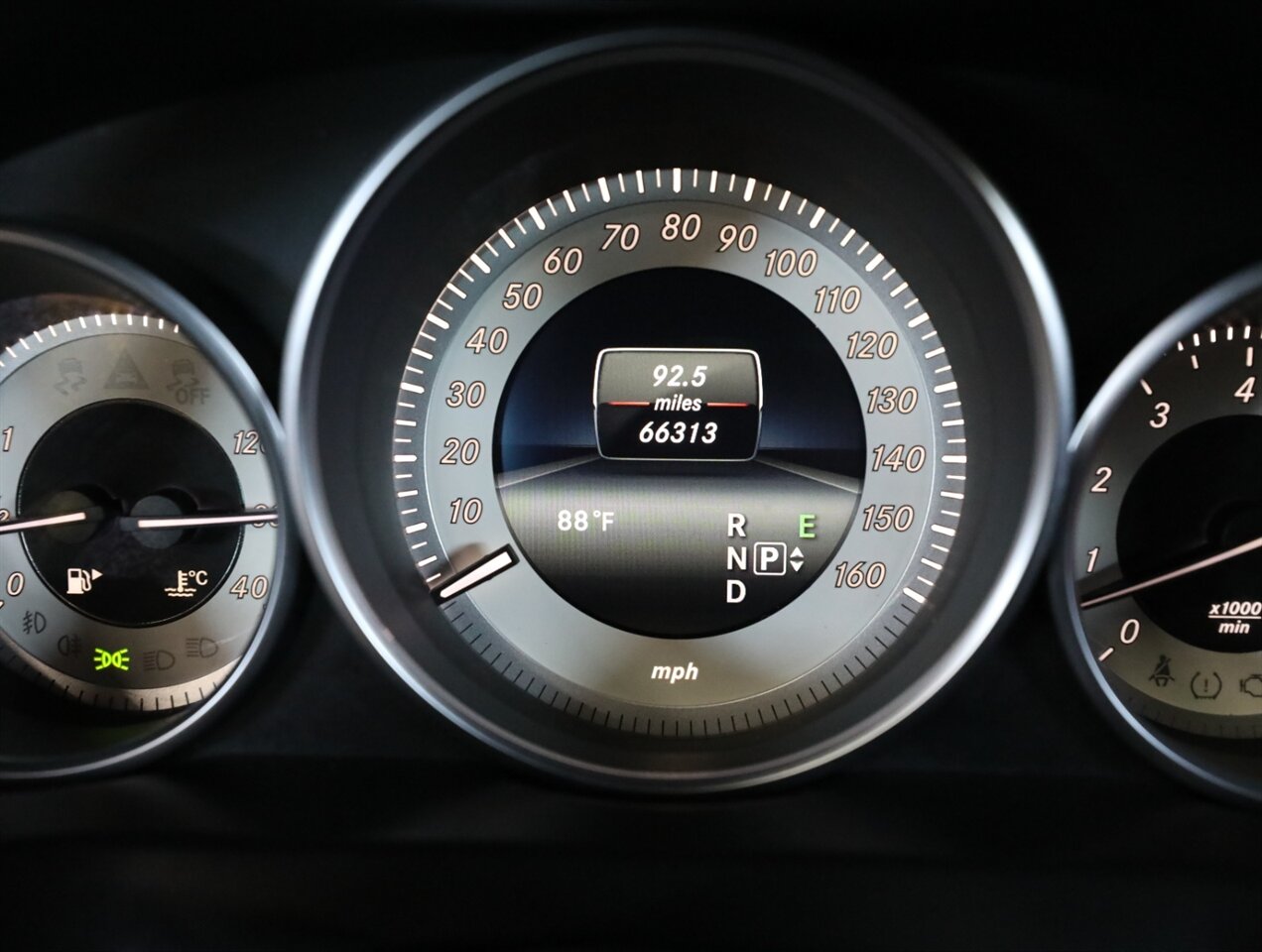 2015 Mercedes-Benz E 400 4MATIC - Photo 36 - Addison, IL 60101