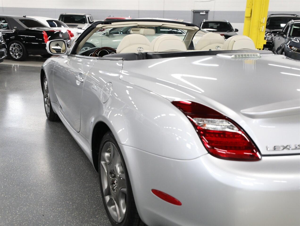 2009 Lexus SC 430 - Photo 15 - Addison, IL 60101