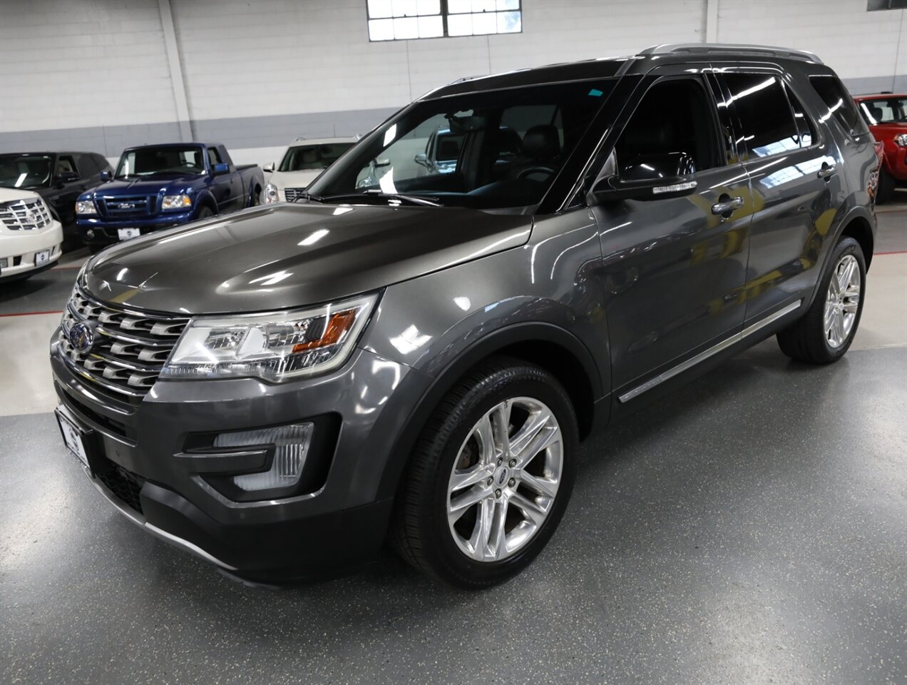 2017 Ford Explorer XLT AWD - Photo 4 - Addison, IL 60101