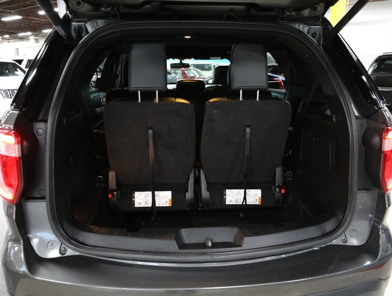 2017 Ford Explorer XLT AWD - Photo 24 - Addison, IL 60101