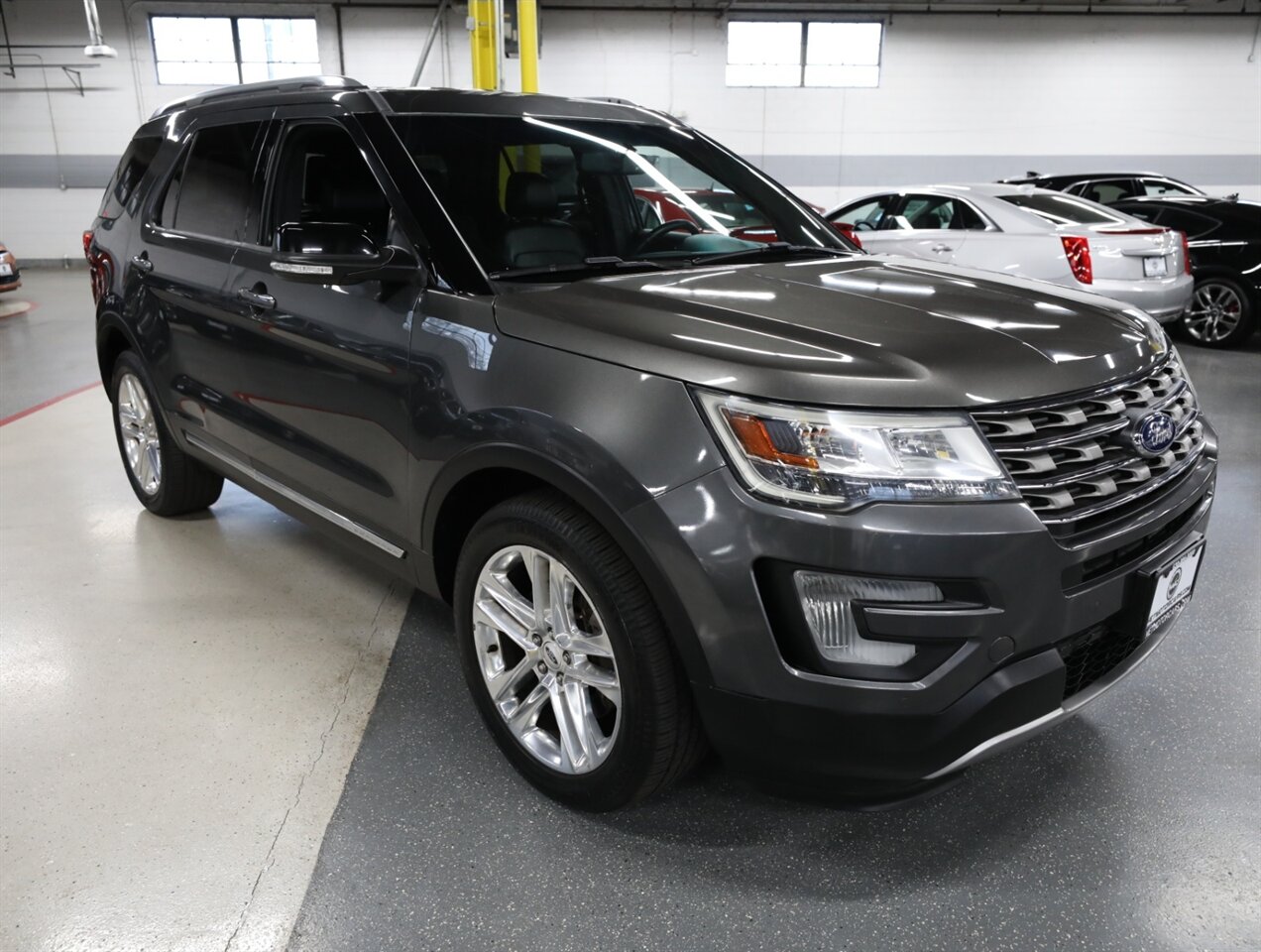 2017 Ford Explorer XLT AWD - Photo 7 - Addison, IL 60101