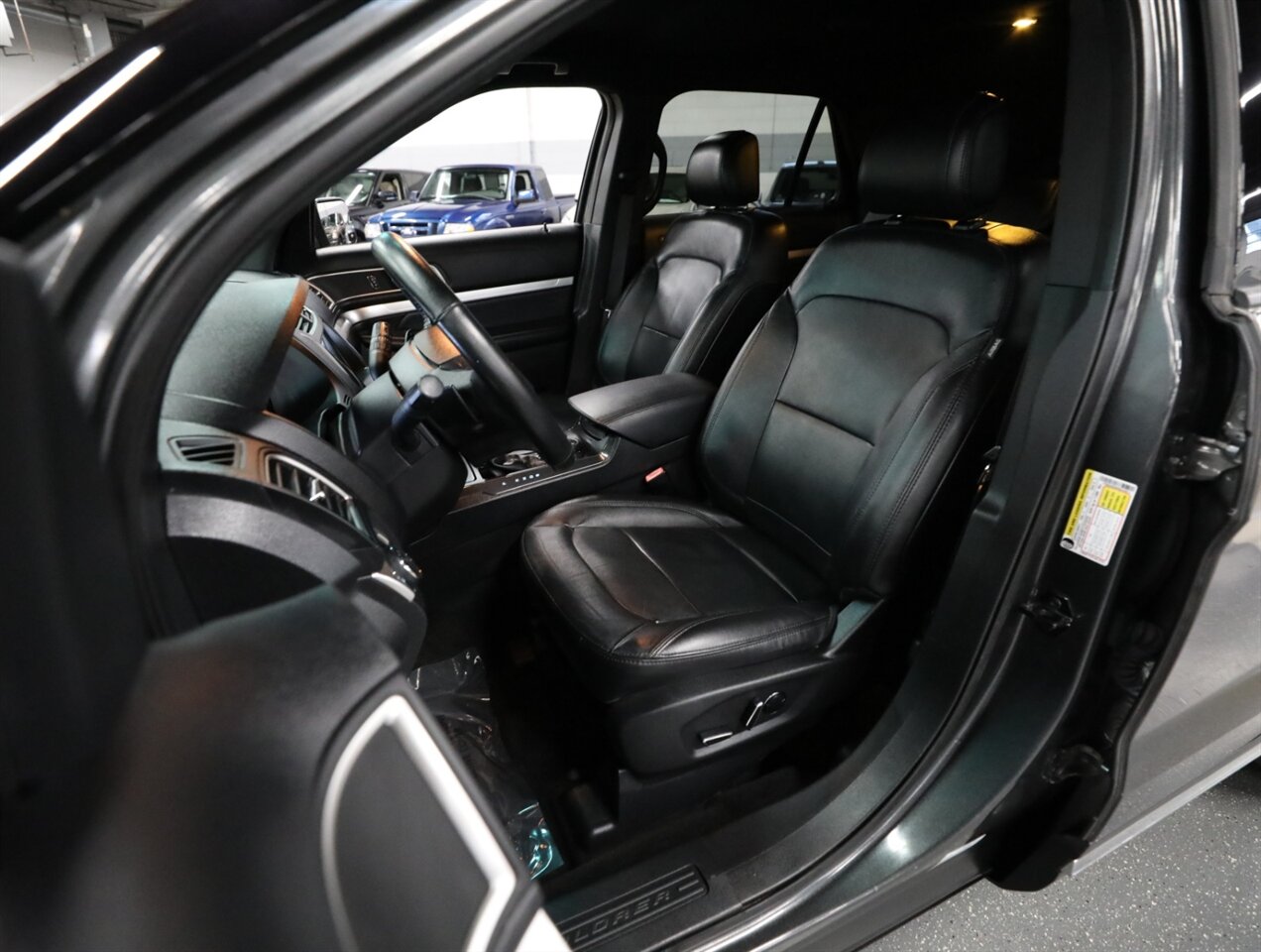 2017 Ford Explorer XLT AWD - Photo 34 - Addison, IL 60101