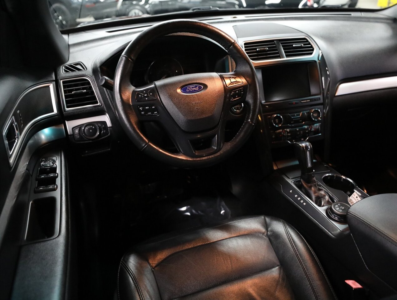 2017 Ford Explorer XLT AWD - Photo 31 - Addison, IL 60101