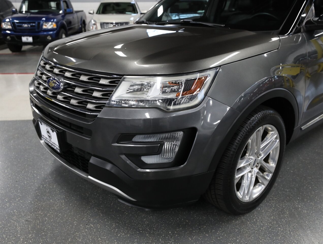 2017 Ford Explorer XLT AWD - Photo 3 - Addison, IL 60101