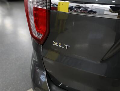 2017 Ford Explorer XLT AWD - Photo 12 - Addison, IL 60101