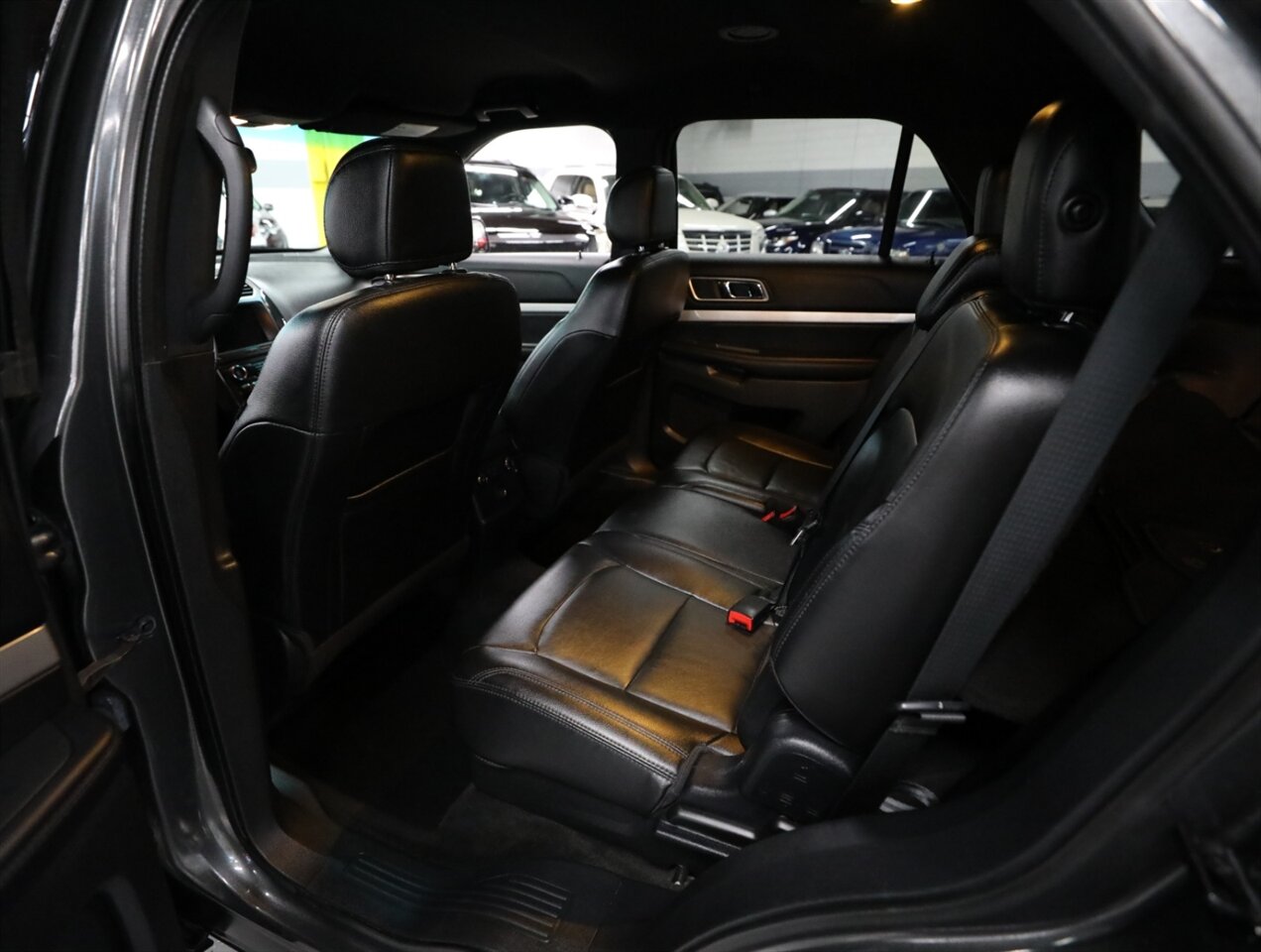 2017 Ford Explorer XLT AWD - Photo 29 - Addison, IL 60101