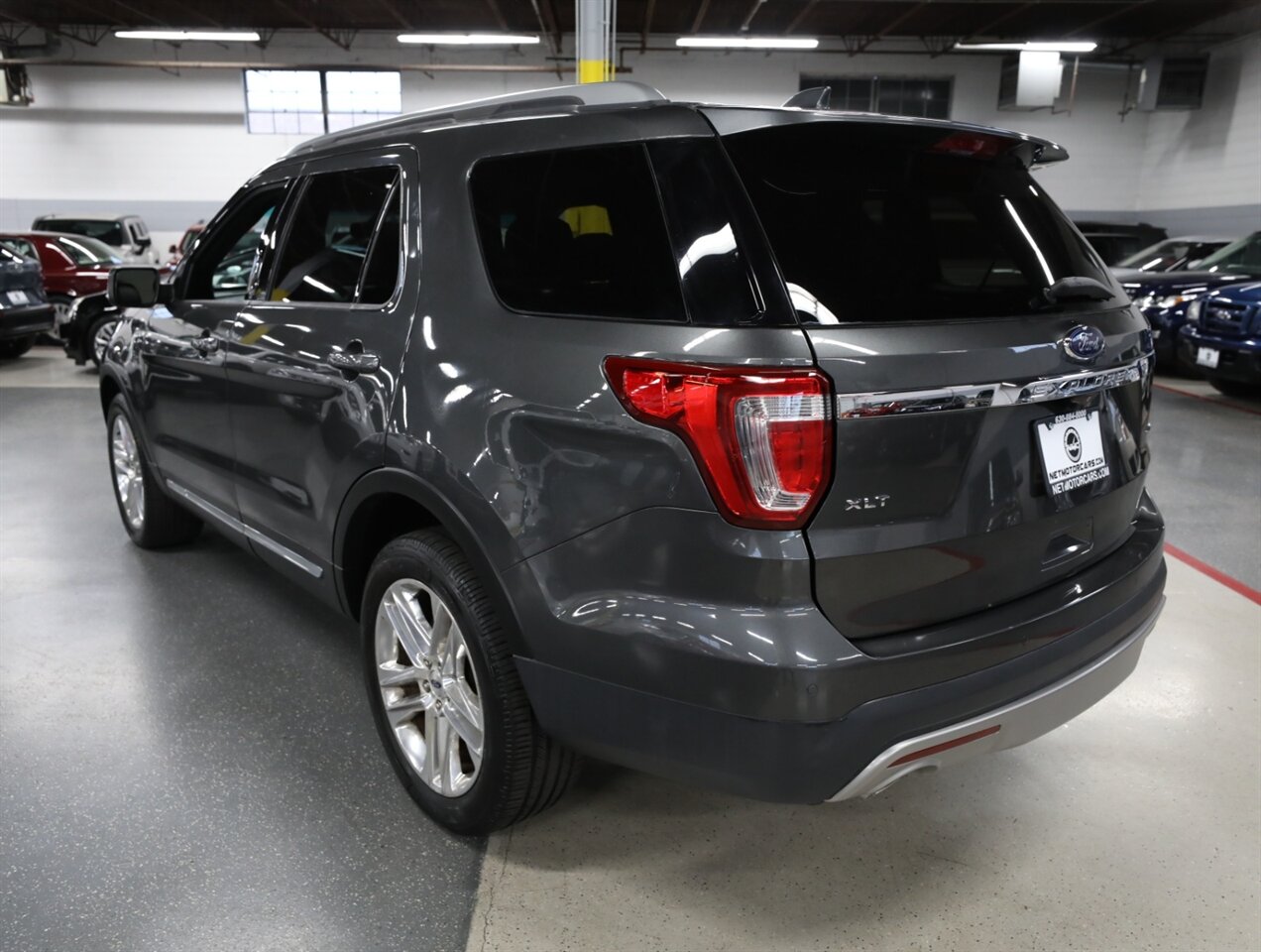 2017 Ford Explorer XLT AWD - Photo 14 - Addison, IL 60101