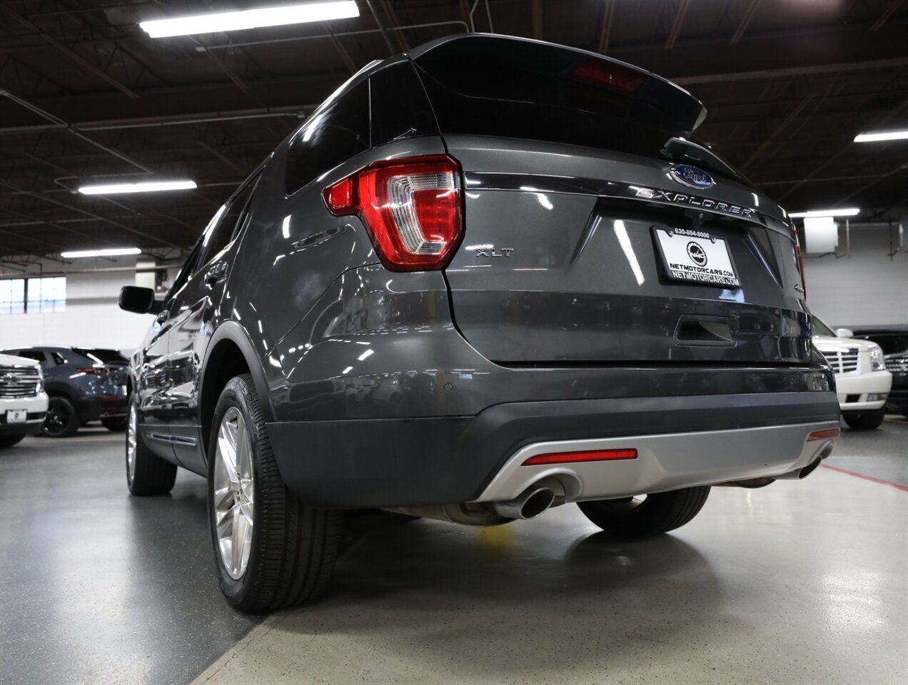 2017 Ford Explorer XLT AWD - Photo 13 - Addison, IL 60101