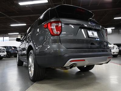 2017 Ford Explorer XLT AWD - Photo 13 - Addison, IL 60101