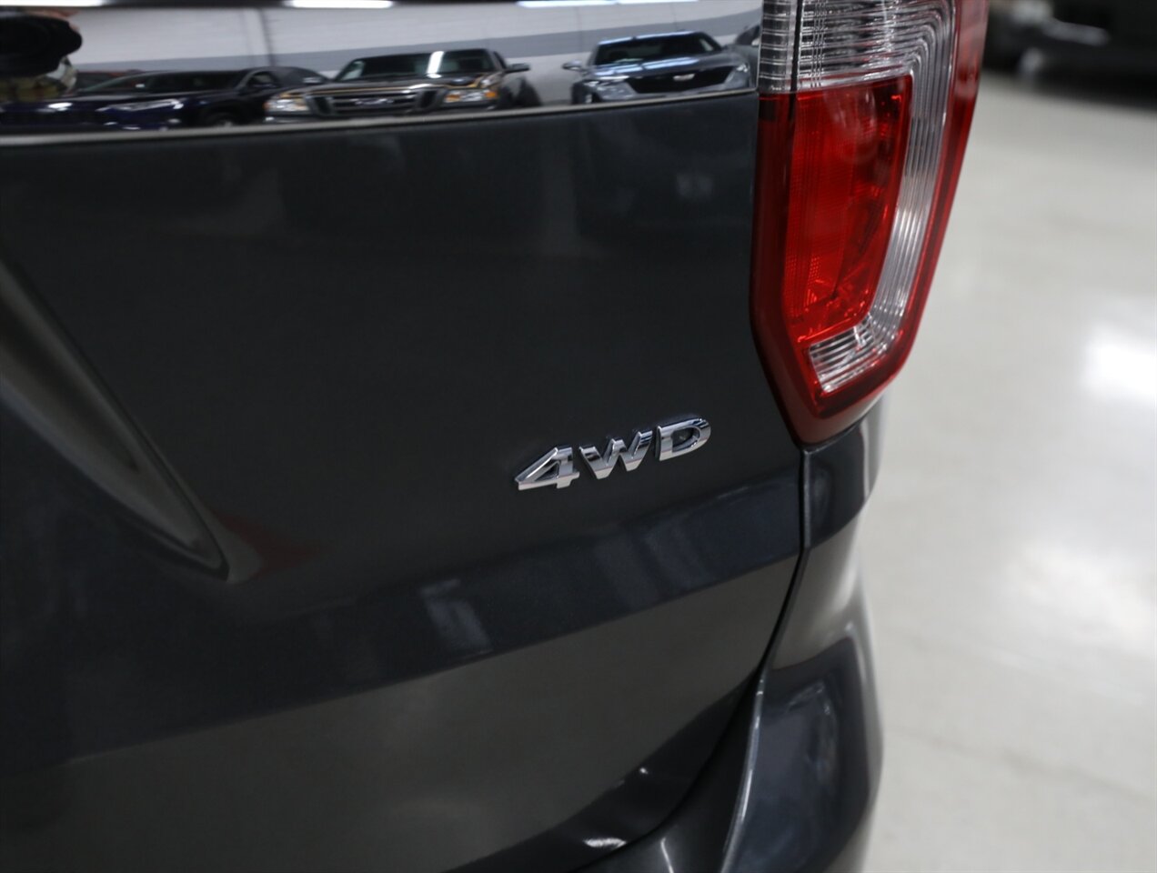 2017 Ford Explorer XLT AWD - Photo 11 - Addison, IL 60101