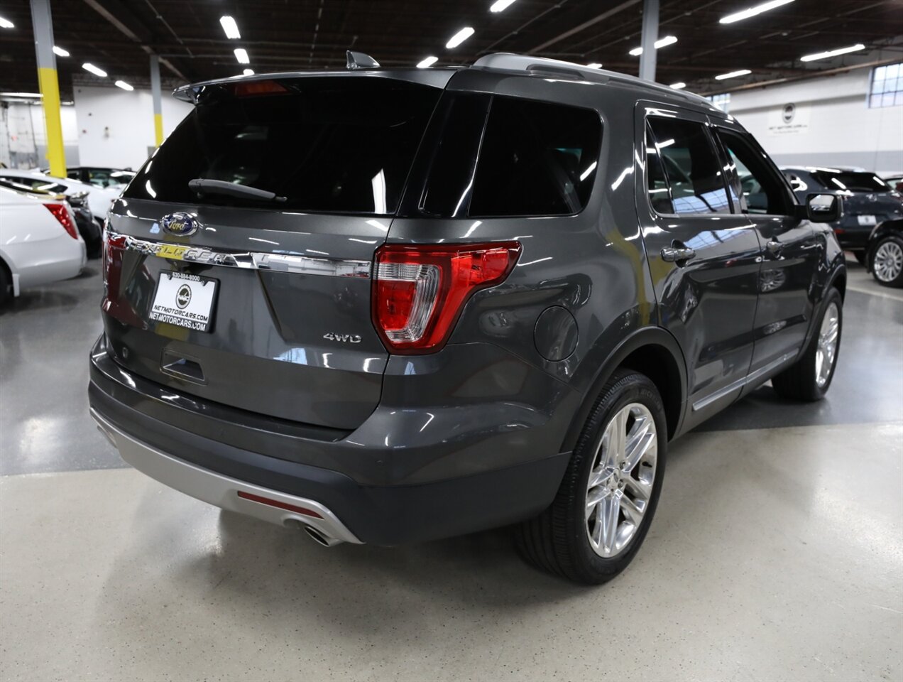 2017 Ford Explorer XLT AWD - Photo 9 - Addison, IL 60101